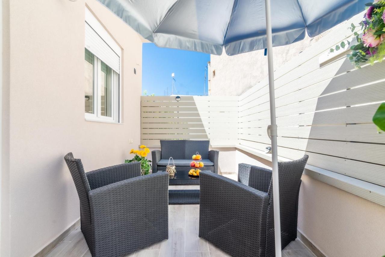 Sophia'S Comfortable Home With A Private Backyard Gazi Екстер'єр фото