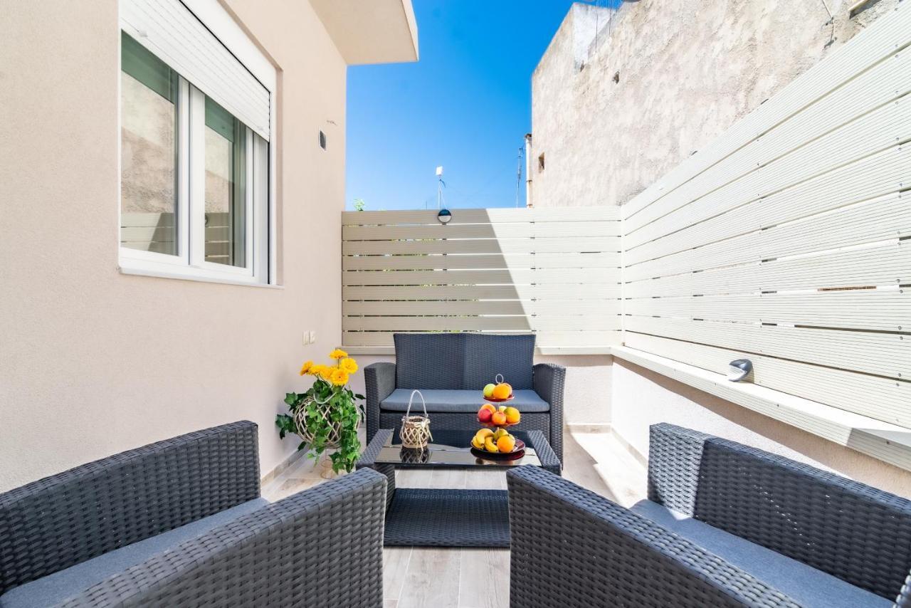 Sophia'S Comfortable Home With A Private Backyard Gazi Екстер'єр фото