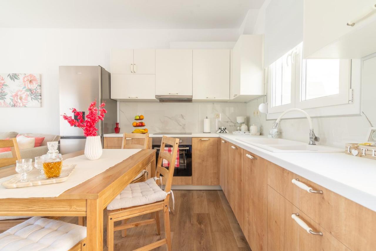 Sophia'S Comfortable Home With A Private Backyard Gazi Екстер'єр фото